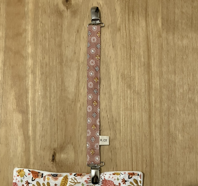 Attache doudou rosasse