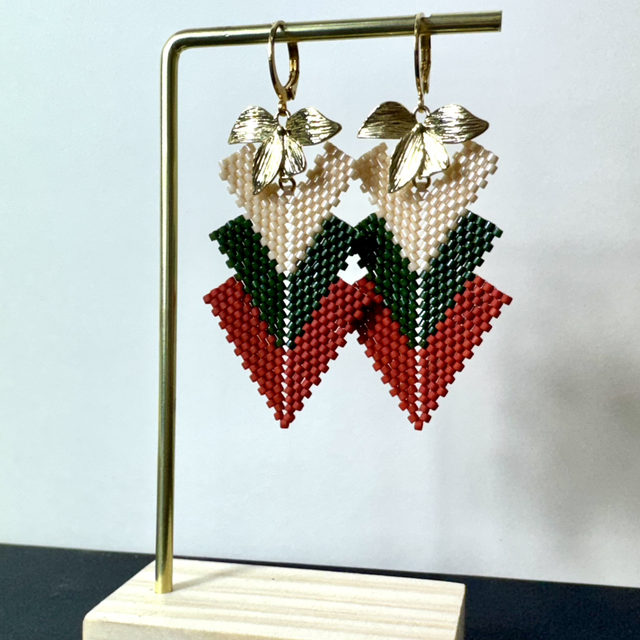 Boucles d’oreilles graphiques – Beige, vert &amp; rouge