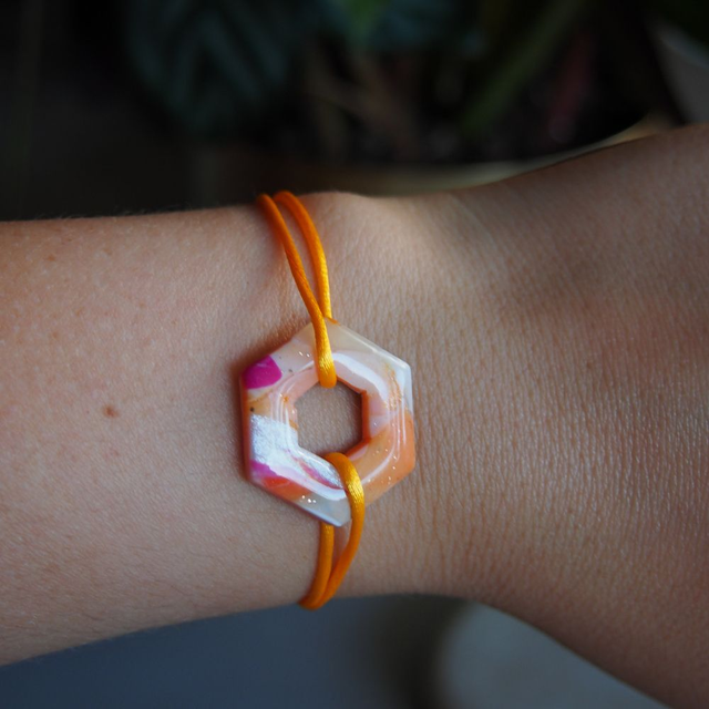  Bracelet femme cordon coulissant polygone effet marbré orange