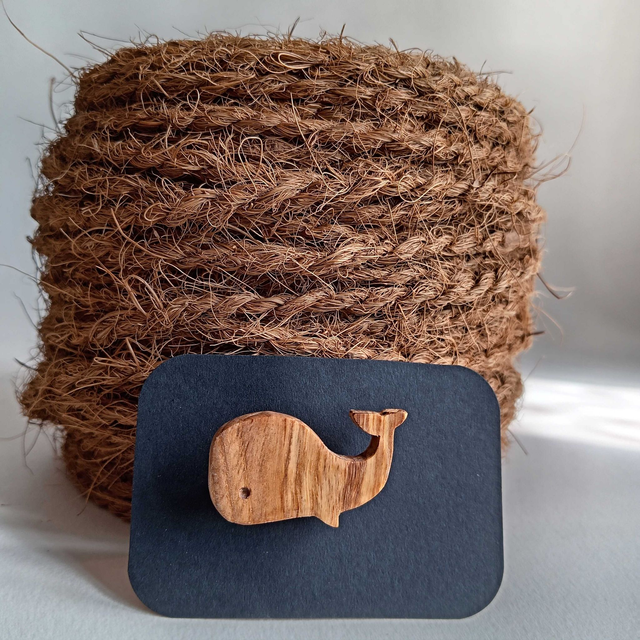 Broche baleine