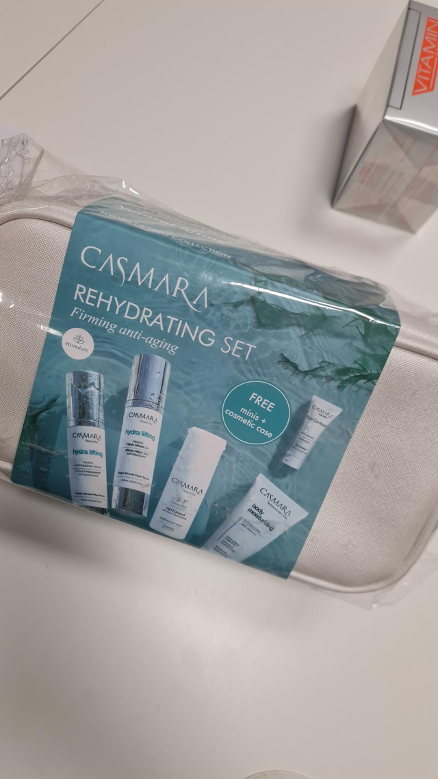 SET hydratačno liftingový - 50ml ľahký hydra. krém, 50ml 24-hod. hydra. sérum, 50ml 3v1 odličovač, 50ml tel. mlieko, 5ml očný krém +necesér- VÝPREDAJ