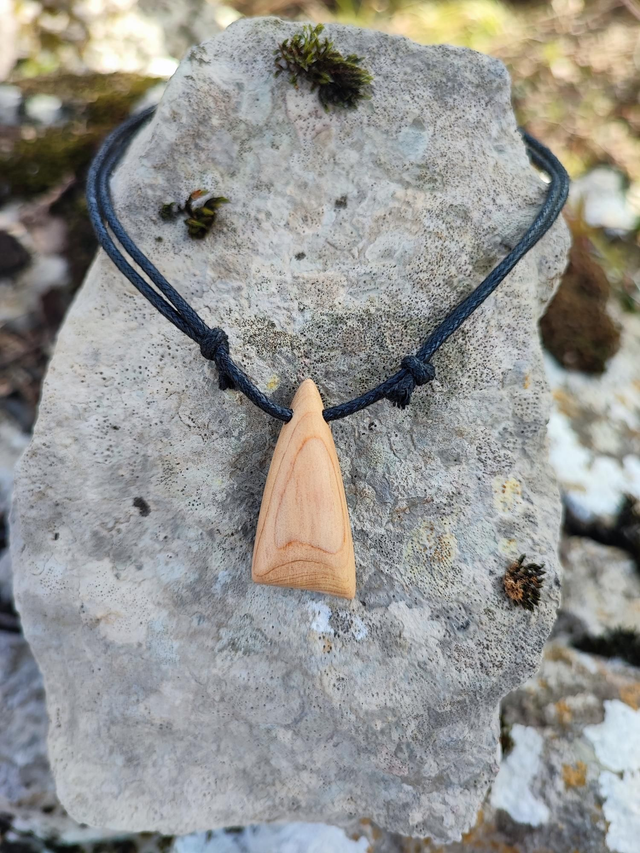 Pendentif en Bois de Genévrier Cade