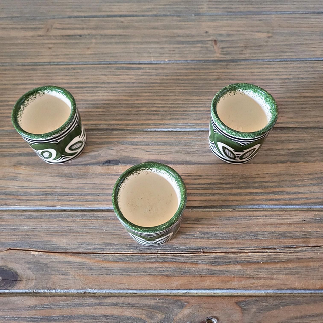 X Coquetiers artisanaux en céramique "Le Pouliguen (3) de couleur verte.