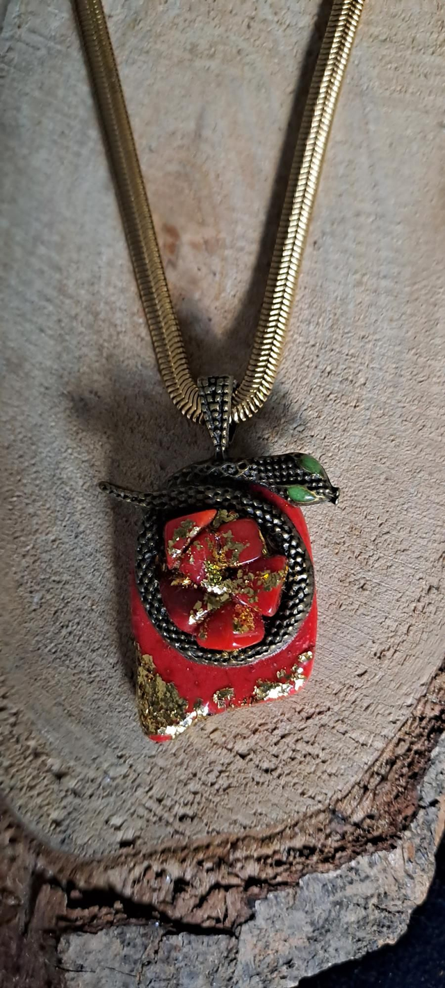 Le serpent aux yeux de feu, Gardien du Trésor de Corail rouge