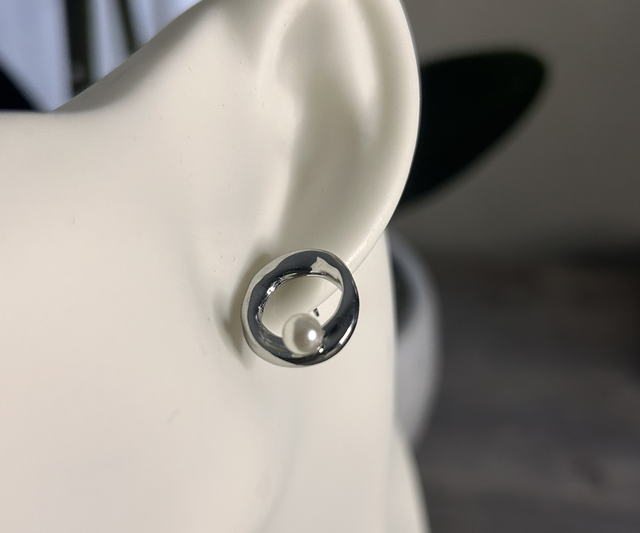 Boucle argenté perle