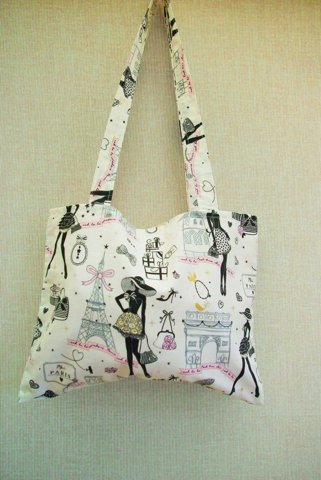 926.01-Tote bag &quot;la petite robe noire&quot;  sans fermeture L40 x H30 cm
