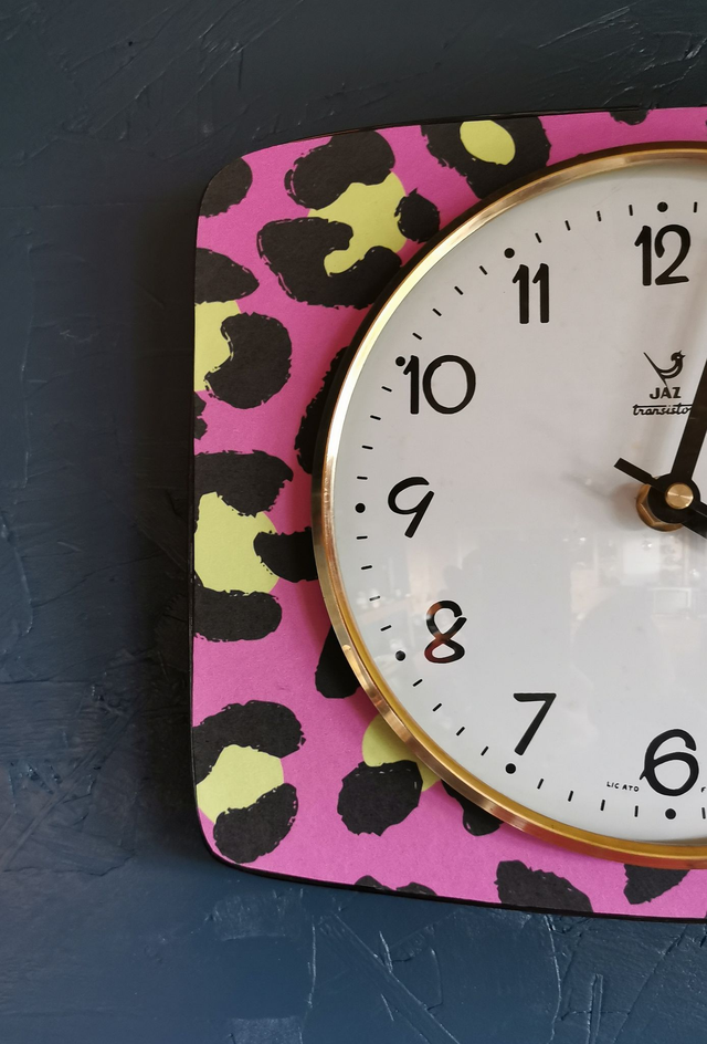 Horloge vintage pendule murale silencieuse "Jaz Léopard rose jaune noir"