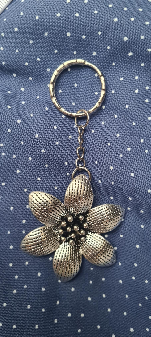 Keyring handbag charm large silver flower