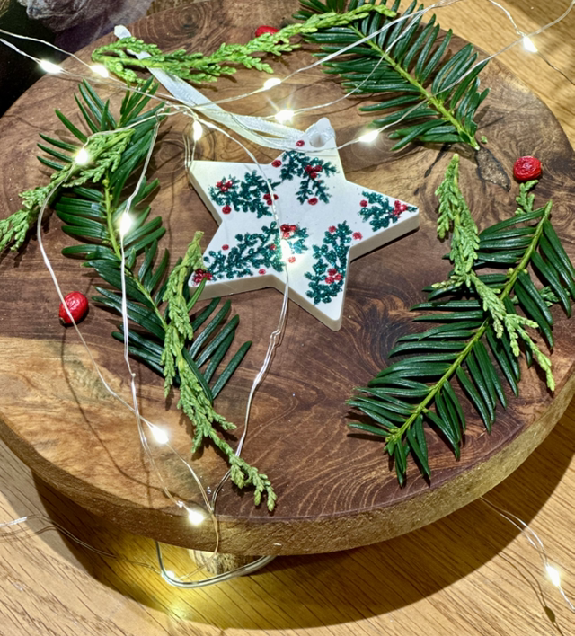 SET OF 5 GLITTER BAUBLES