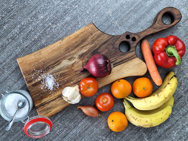 PLANCHE À DÉCOUPER N°94
