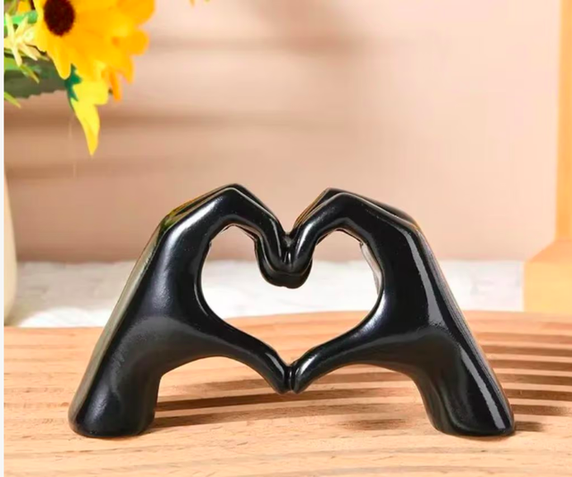 Prachtig decoratie beeldje Hart handgebaar (13cm) zwart