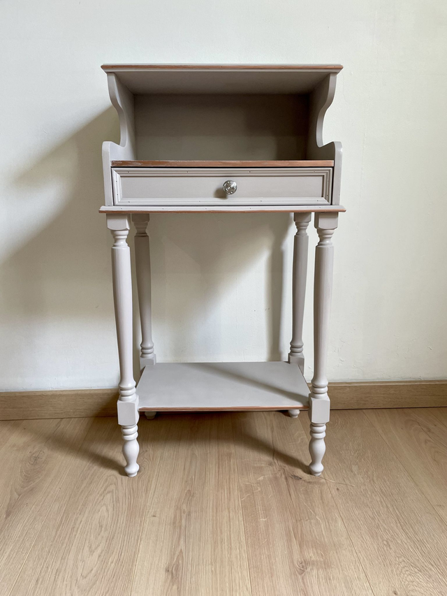 Console d&#039;entrée ou table de chevet