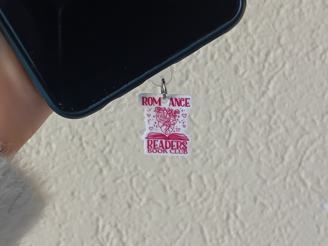 Bijou de téléphone anti-poussière “Romance Reader Book Club” – Accessoire pour liseuse, smartphone iOS & Android (1)