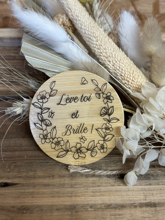 Miroir en bambou gravé "Lève toi et brille"
