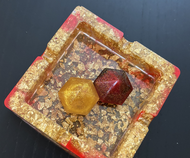 CENDRIER ET DIAMANT EN RÉSINE 