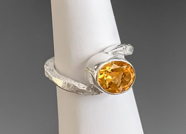 Anillo rústico hecho a mano en Plata 925 con Citrino