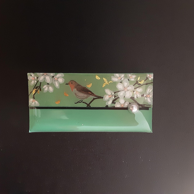 Broche rectangle collection japon fond vert et décor cerisier en fleur avec cabochon rose pâle