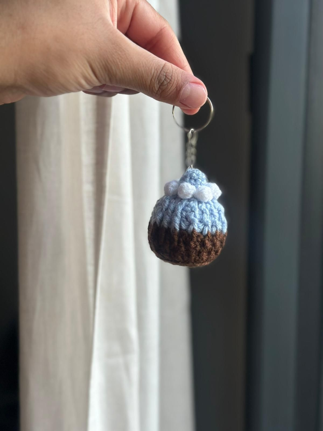 Bijou de sac - Porte-clés Gâteau myrtille au crochet