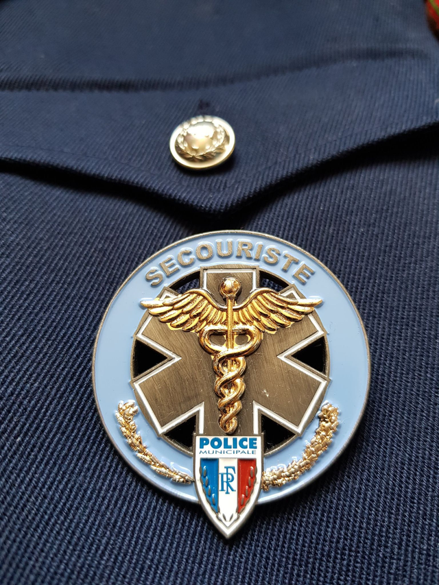 Insigne métallique Secouriste