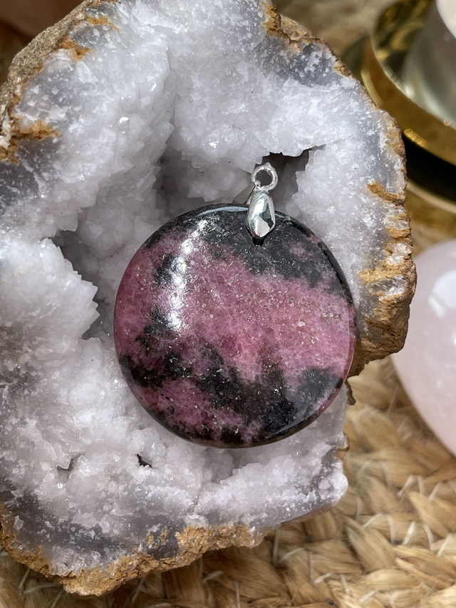 🌸 RHODONITE