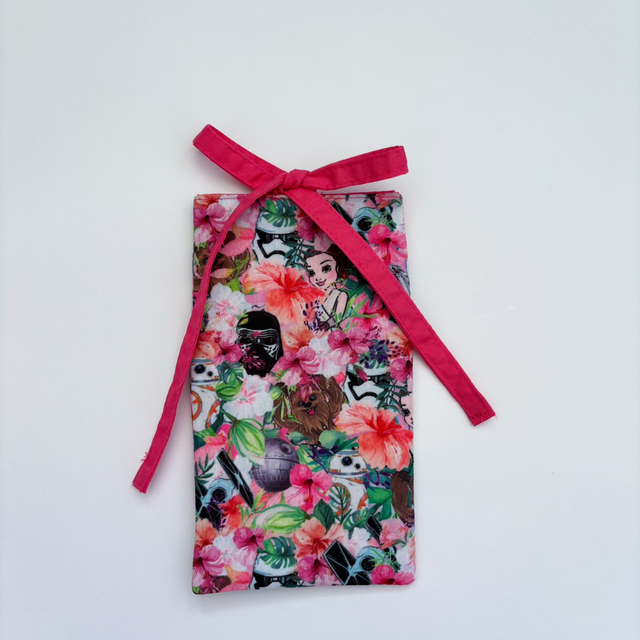 Magical sunglasses pouch