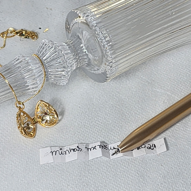 Colar Relicário Detalhado - Ouro