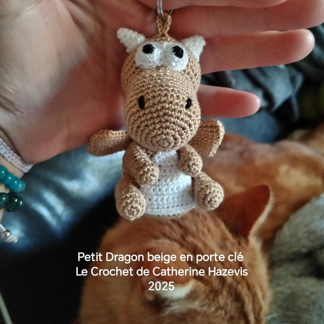 2025 Petit Dragon beige en porte clé 