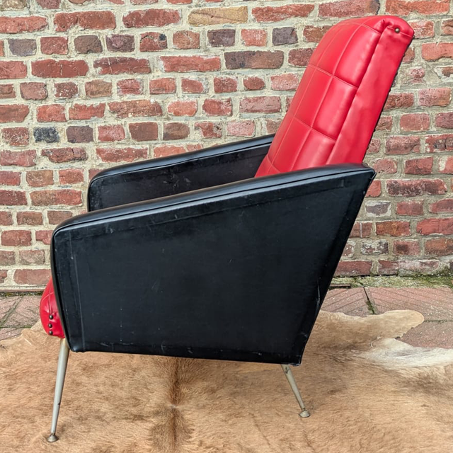 1. Fauteuil en Skaï rouge et noir