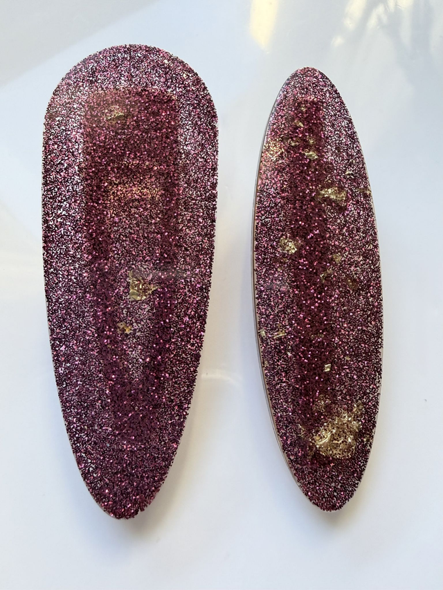 DUO BARRETTES AUX PAILLETTES PRUNES & DOREES 