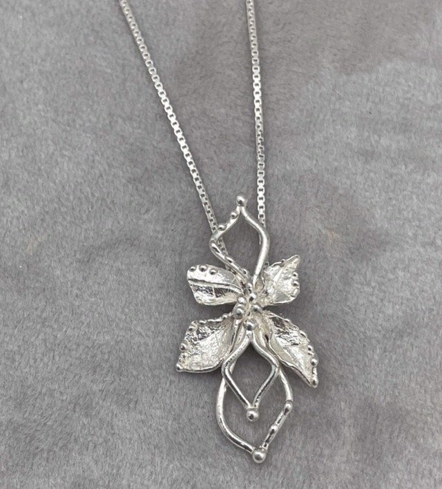 Flower Necklace lllllll