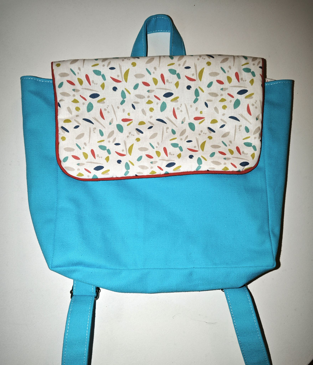 Sac à dos bleu motifs confettis