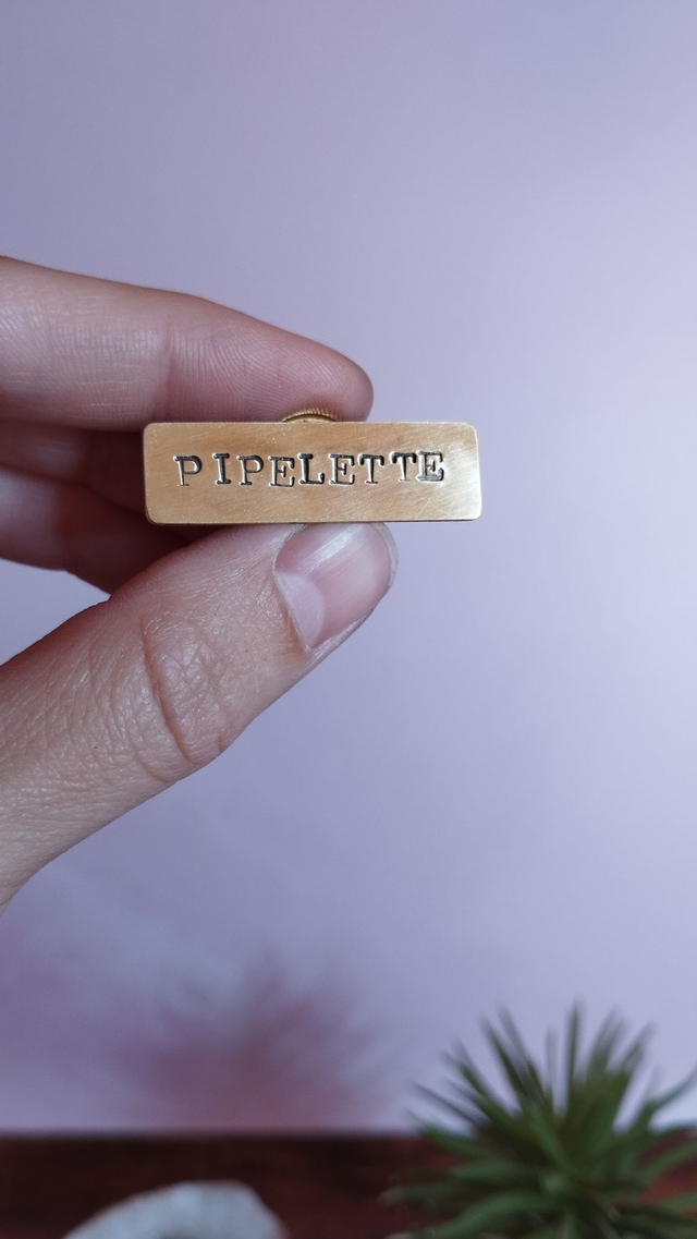 Pin's "Pipelette"