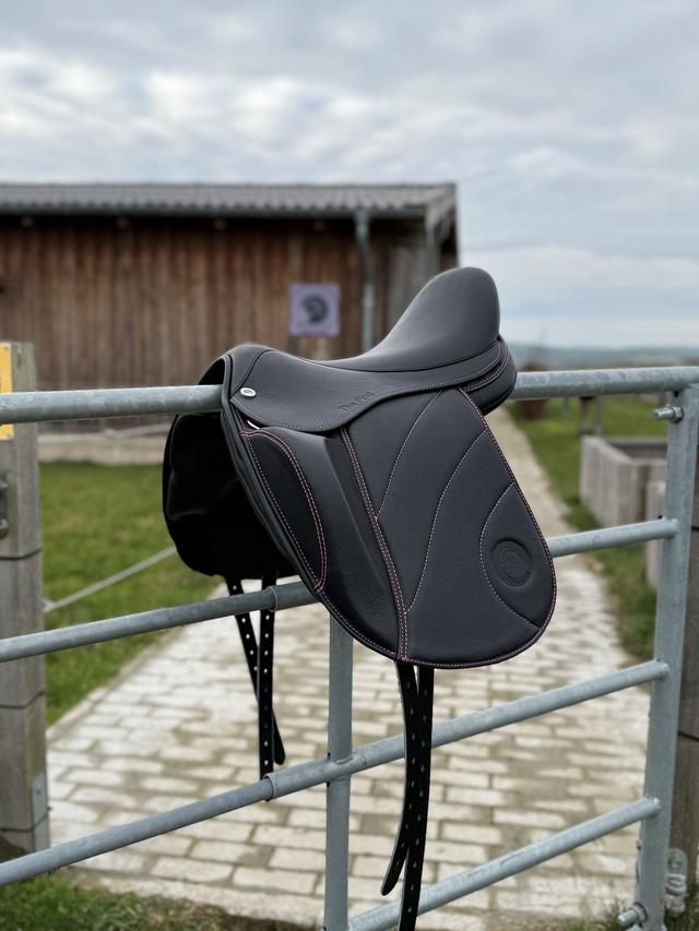 Sattel The First Eldgæs Design Pink