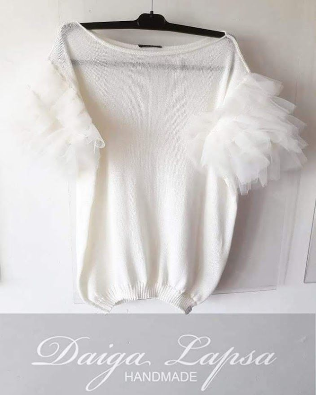 Sweater with tulle fabrics