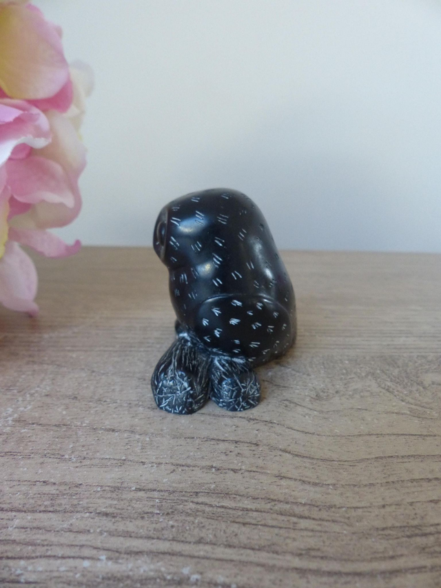 Figurine Chouette Noire en Pierre de Savon – Sculpture Artisanale Canadienne