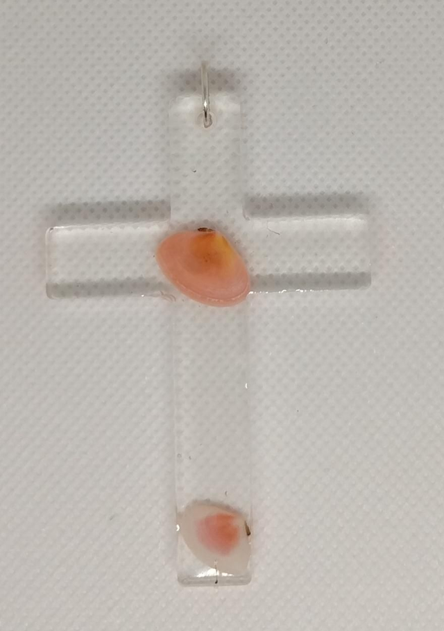 Croix avec inclusion de coquillages 