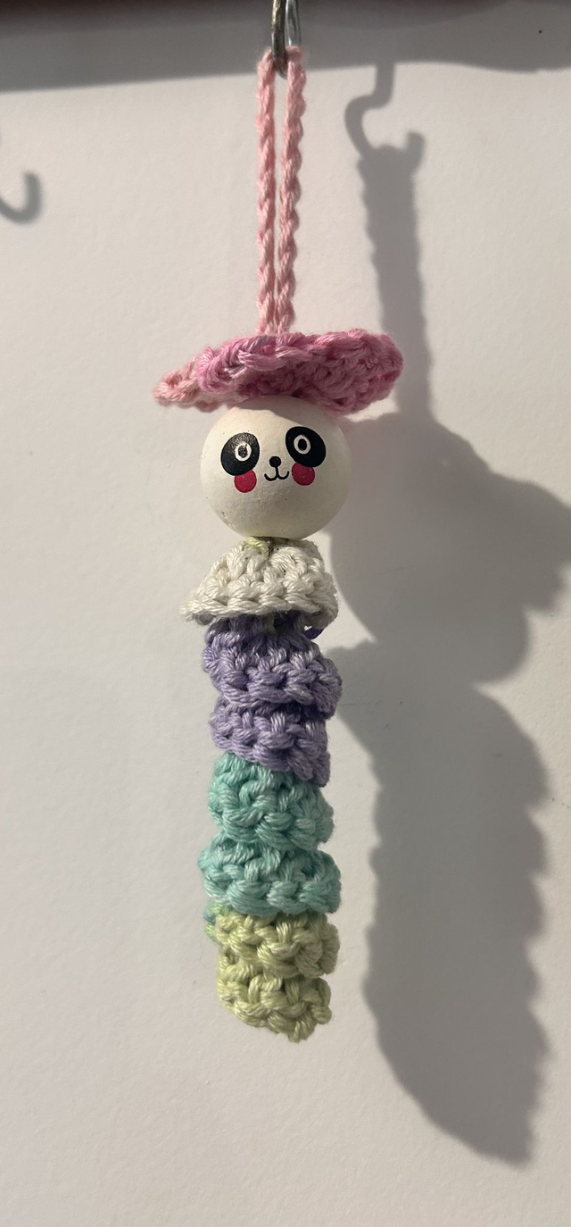 Porte-clés au crochet avec perle bois – Fait main
