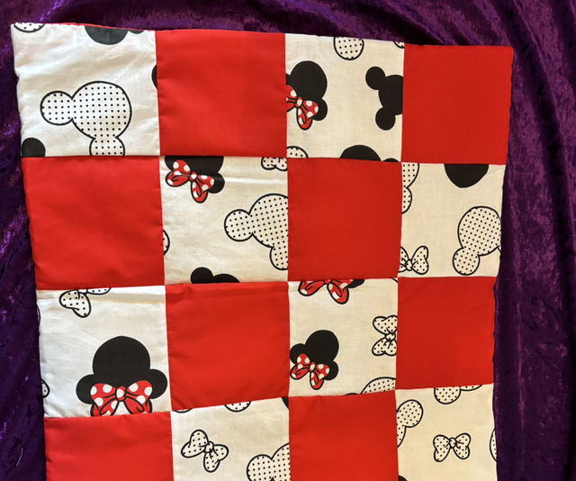 Quilt Minnie Mouse Heads Red