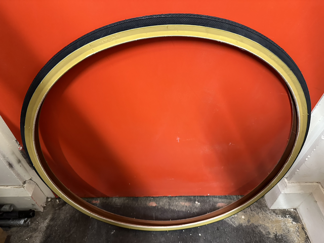 CST 27x1 1/4” tyres amber wall 