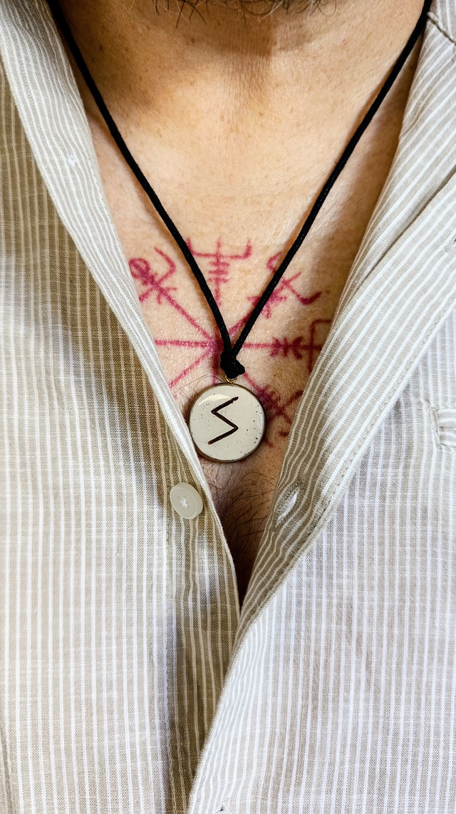 ELDDÍS - Pendentif acier inox doré