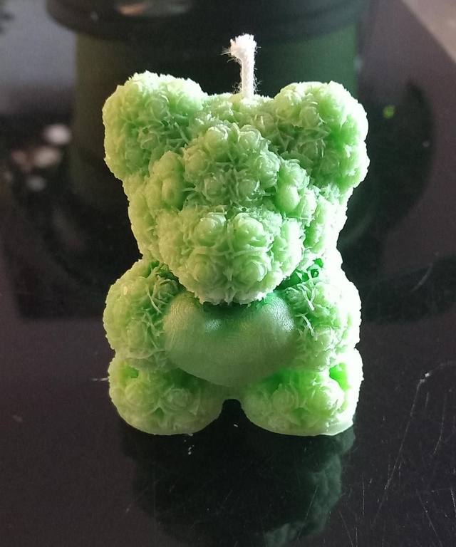 BeaCrea au plaisir d'offrir, les bougies fondantes, vous propose cette magnifique bougie parfumé  ours avec son coe  parfums
Prix : 4€