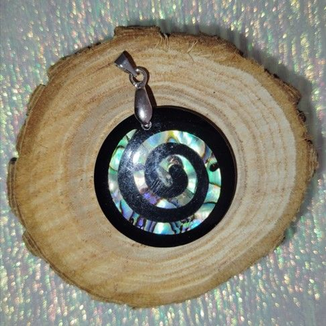Pendentif Spirale Nacre