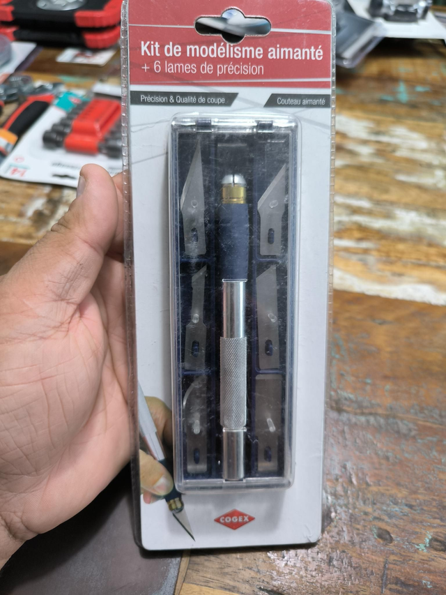 KIT DE MODÉLISME AVEC 6 LAMES 