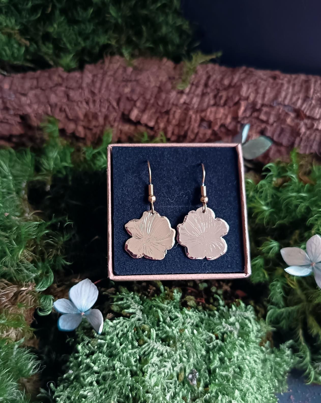 Boucles d'oreilles - crochets - fleurs - laiton - La&Titia 