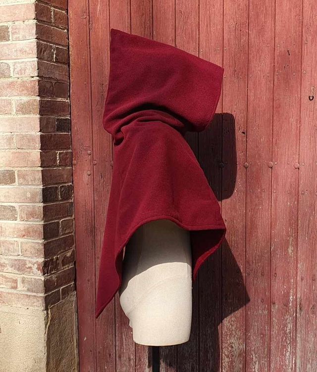 Chaperon Skjoldehamn Triple corne d'Odin en laine doublé lin bordeaux