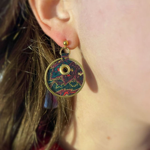 Sphère - Boucles d'oreilles en tissu vert, rouge et doré