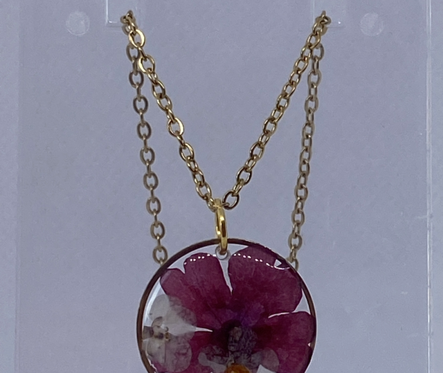 Gold necklace with real flowers 