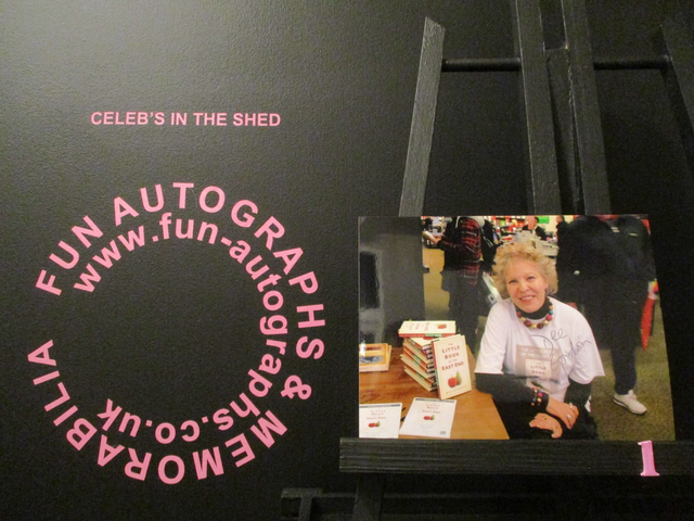 Dee Gordon Authentic Autographed 6x4.5 Our Facing Photograph (B1)