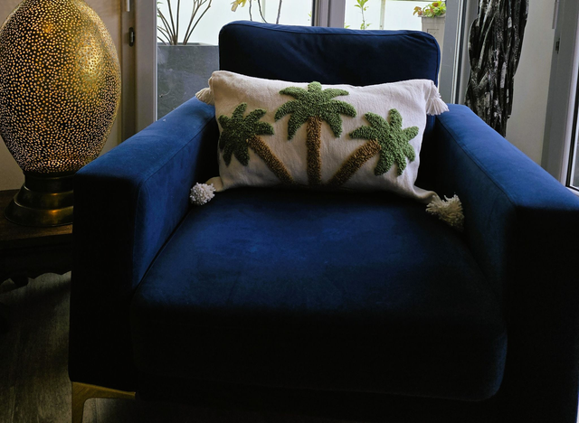 Housse de Coussin en coton brodée motif "Palmiers" en relief  et pompons - Fait mains