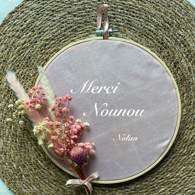 Tambour à broder et fleurs séchées pour cadeaux fin d’année 